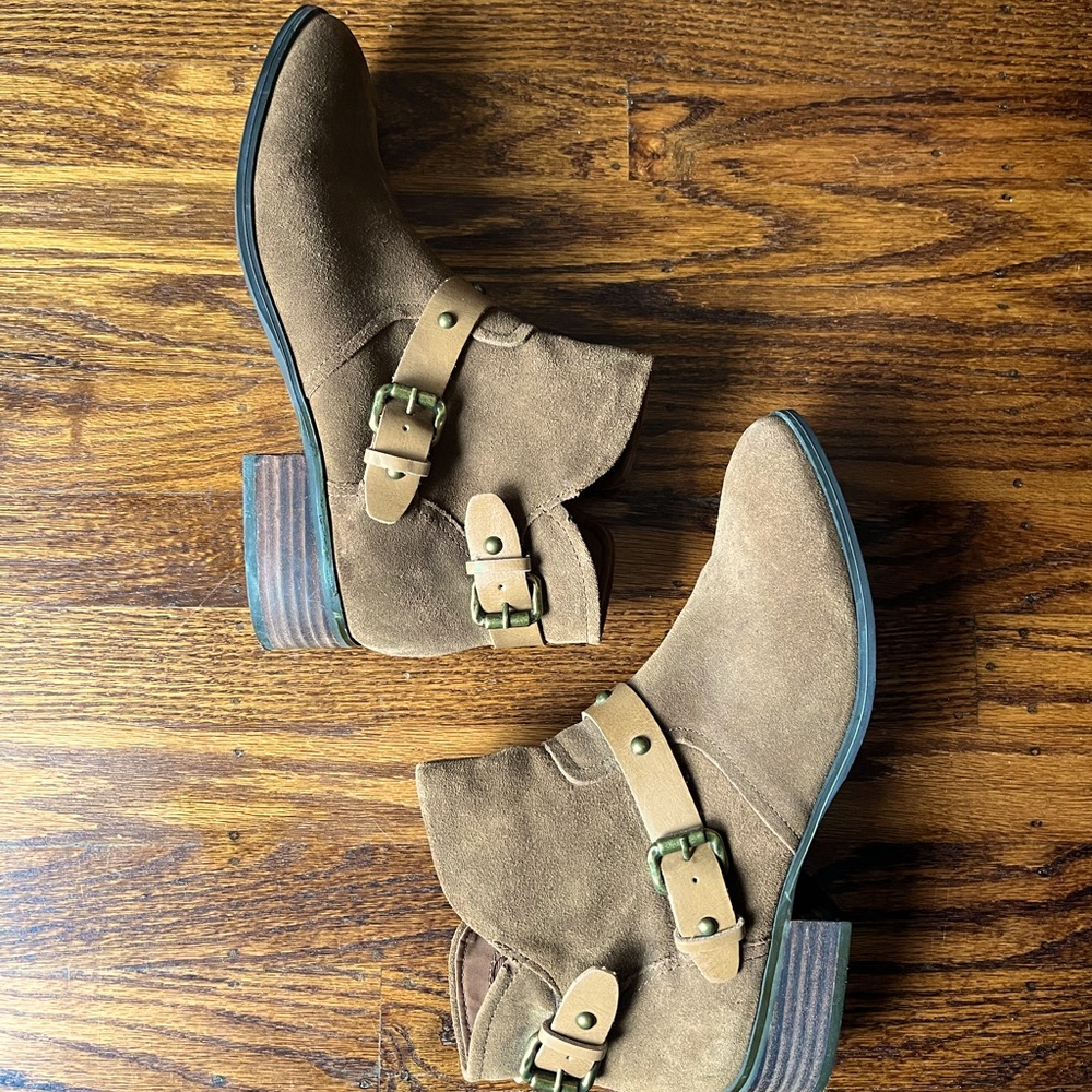 Brown Crown Vintage suede booties